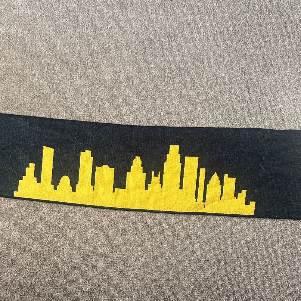 LAFC/Chevron promotional Black and Yellow Cityscape unisex Scarf - Picture 5 of 13